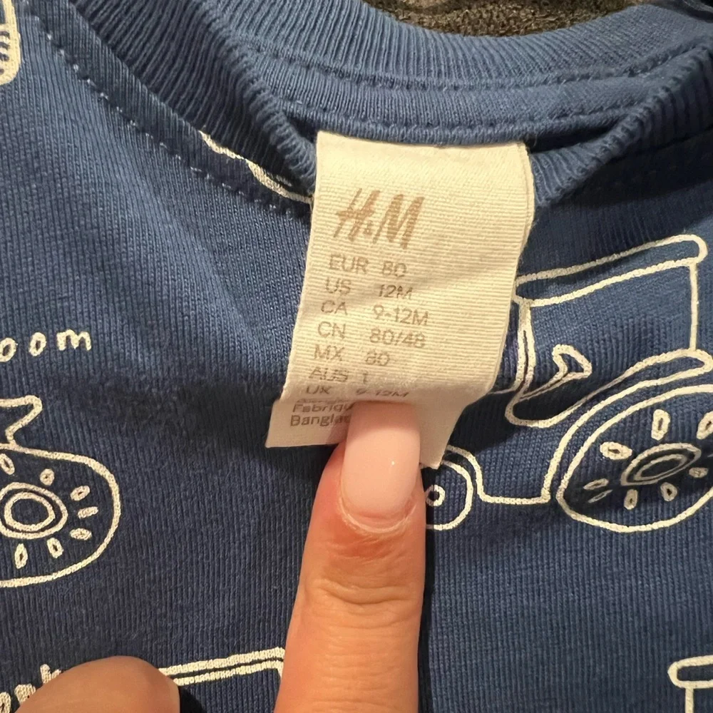 Never worn H&M toddler boys shirt - Picture 2 of 2
